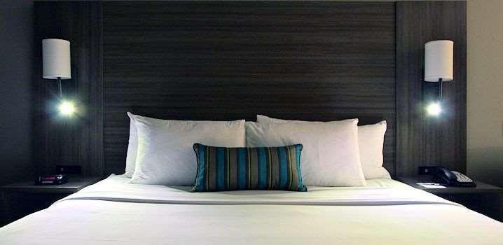 Executive Inn & Suites Oakland Room photo