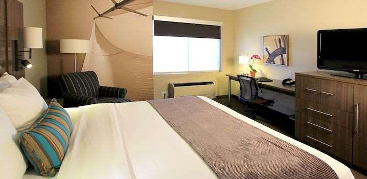 Executive Inn & Suites Oakland Room photo